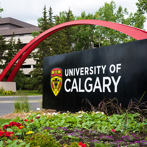UCalgary sign next to the arch